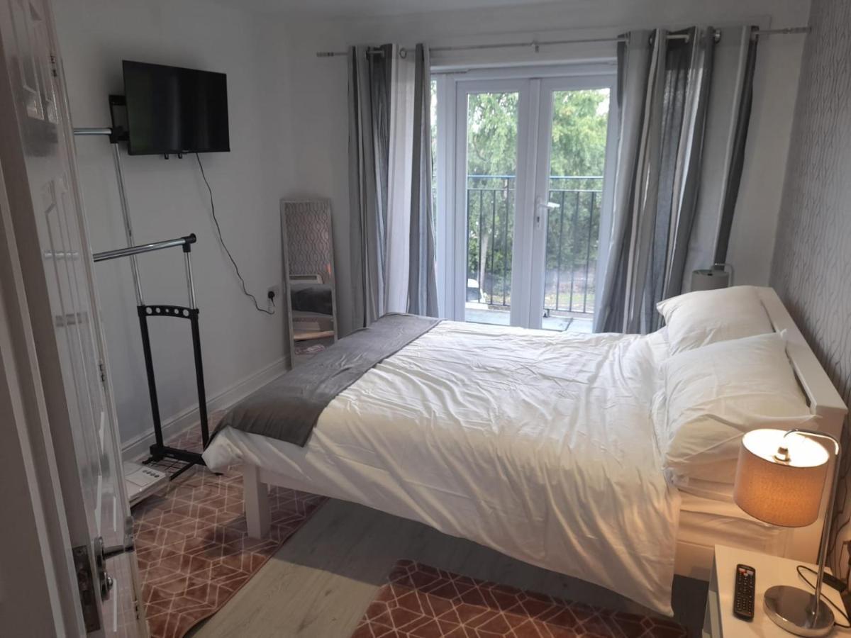 Penthouse Apartment Free Wi-Fi & Parking Occasional Bed Available Solihull Ngoại thất bức ảnh